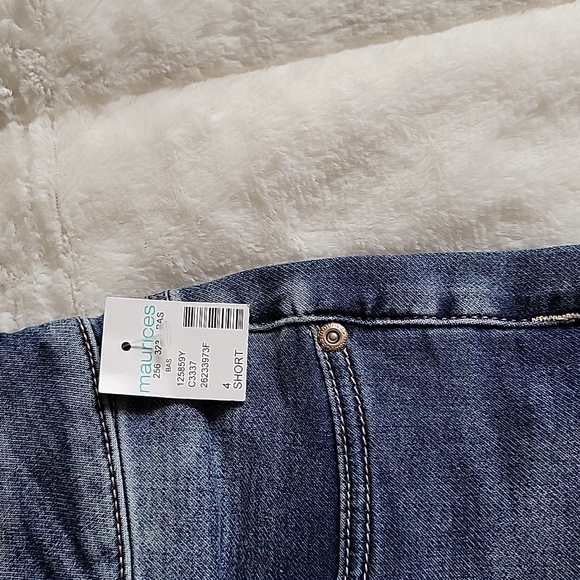 New Jeans - Picture 3 of 5